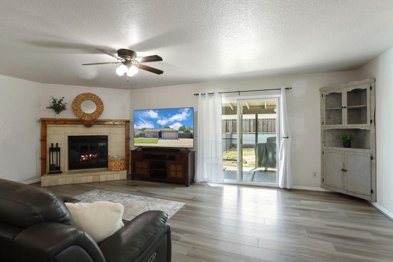 822 Buchanon Ln, Manteca, CA 95336