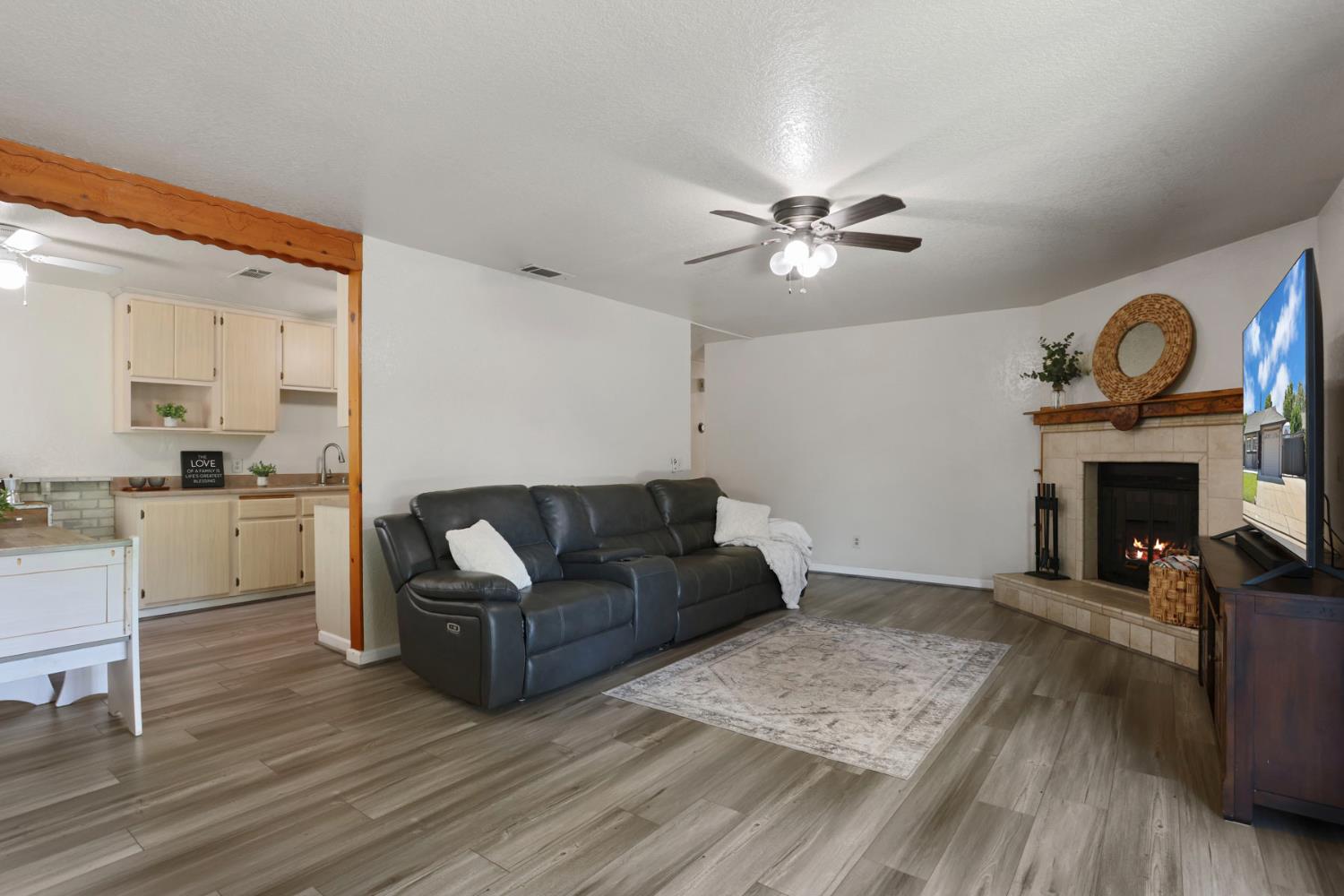 822 Buchanon Ln, Manteca, CA 95336