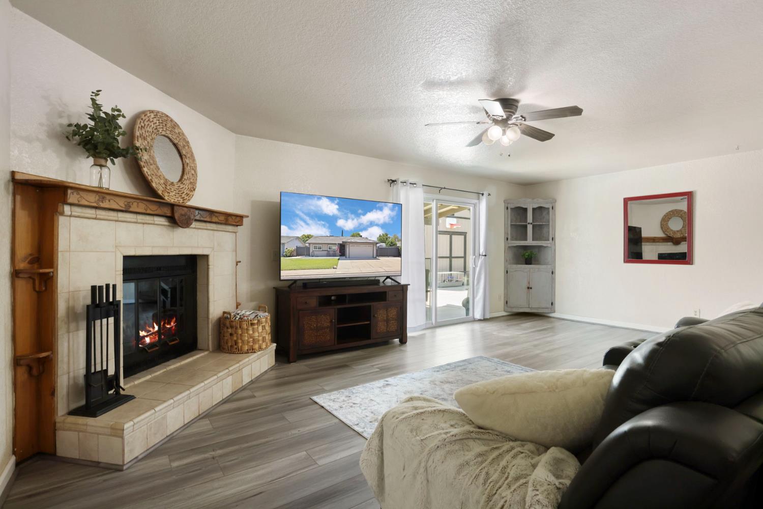 822 Buchanon Ln, Manteca, CA 95336