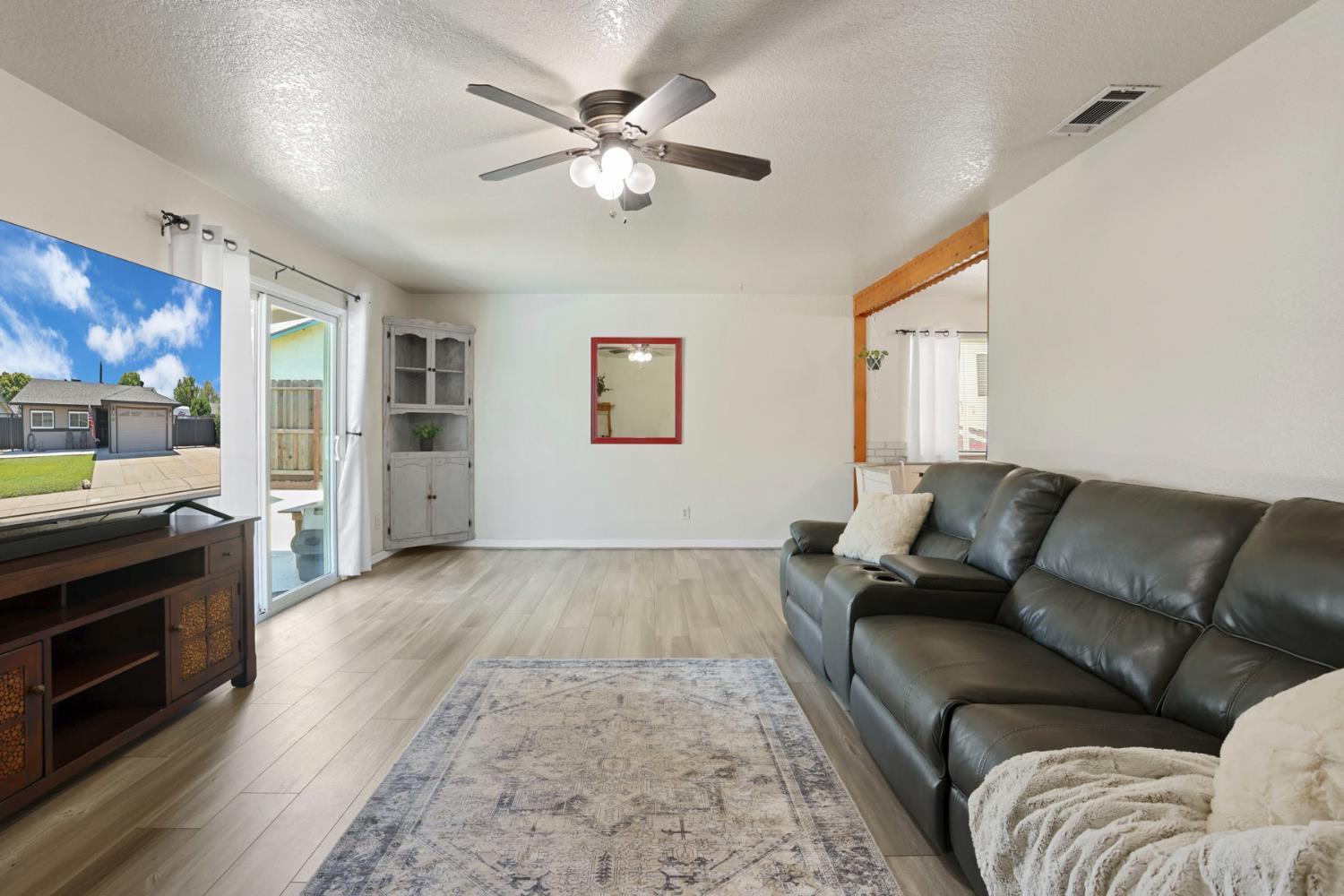 822 Buchanon Ln, Manteca, CA 95336