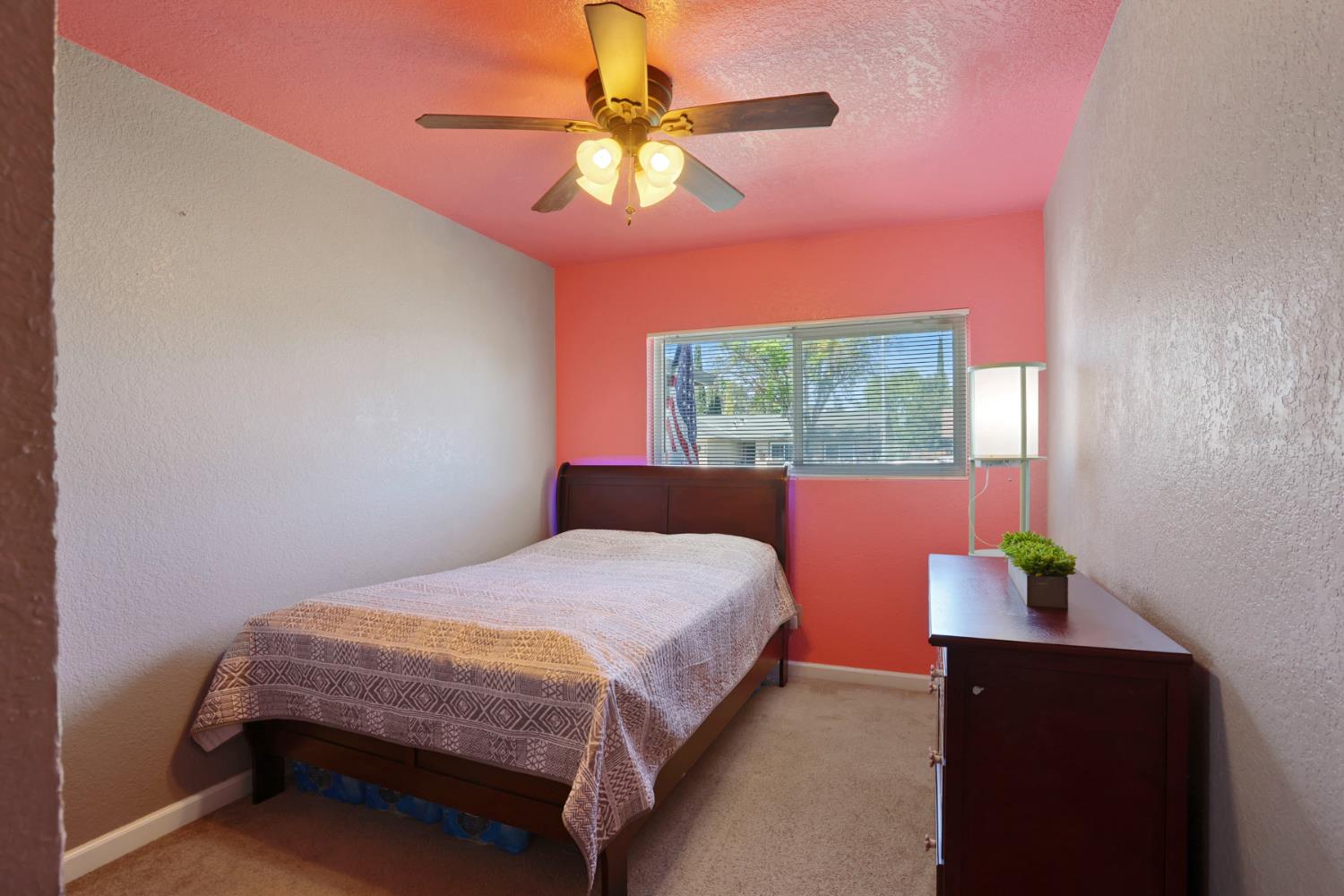 822 Buchanon Ln, Manteca, CA 95336