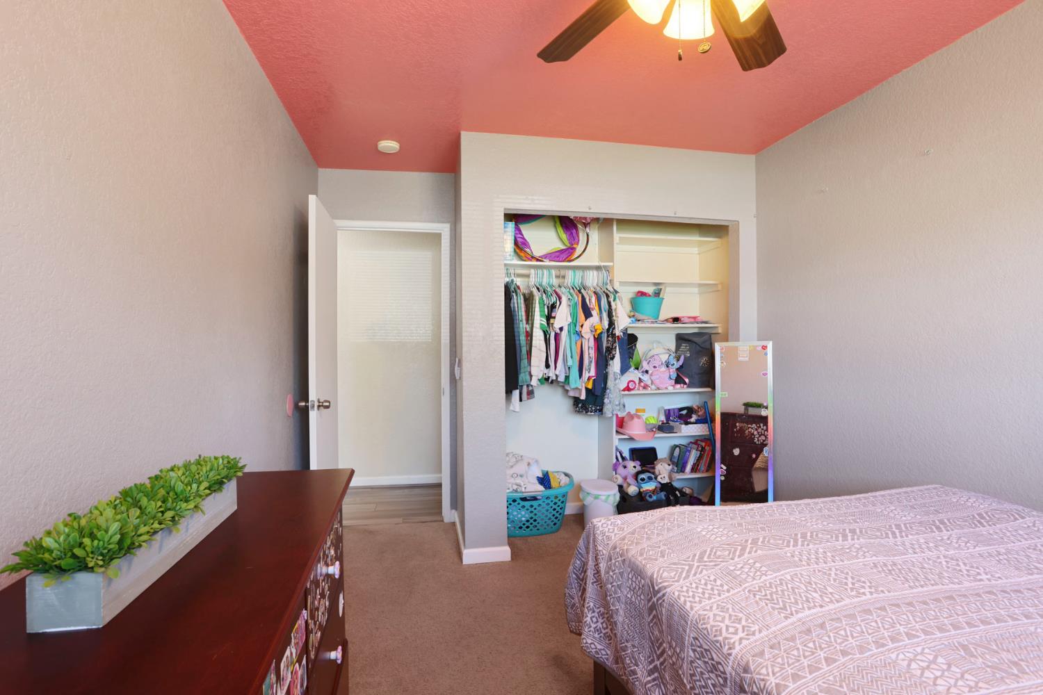 822 Buchanon Ln, Manteca, CA 95336