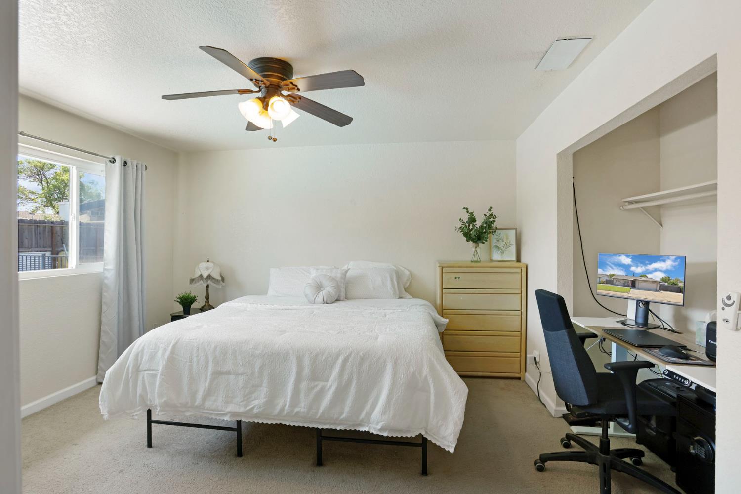 822 Buchanon Ln, Manteca, CA 95336