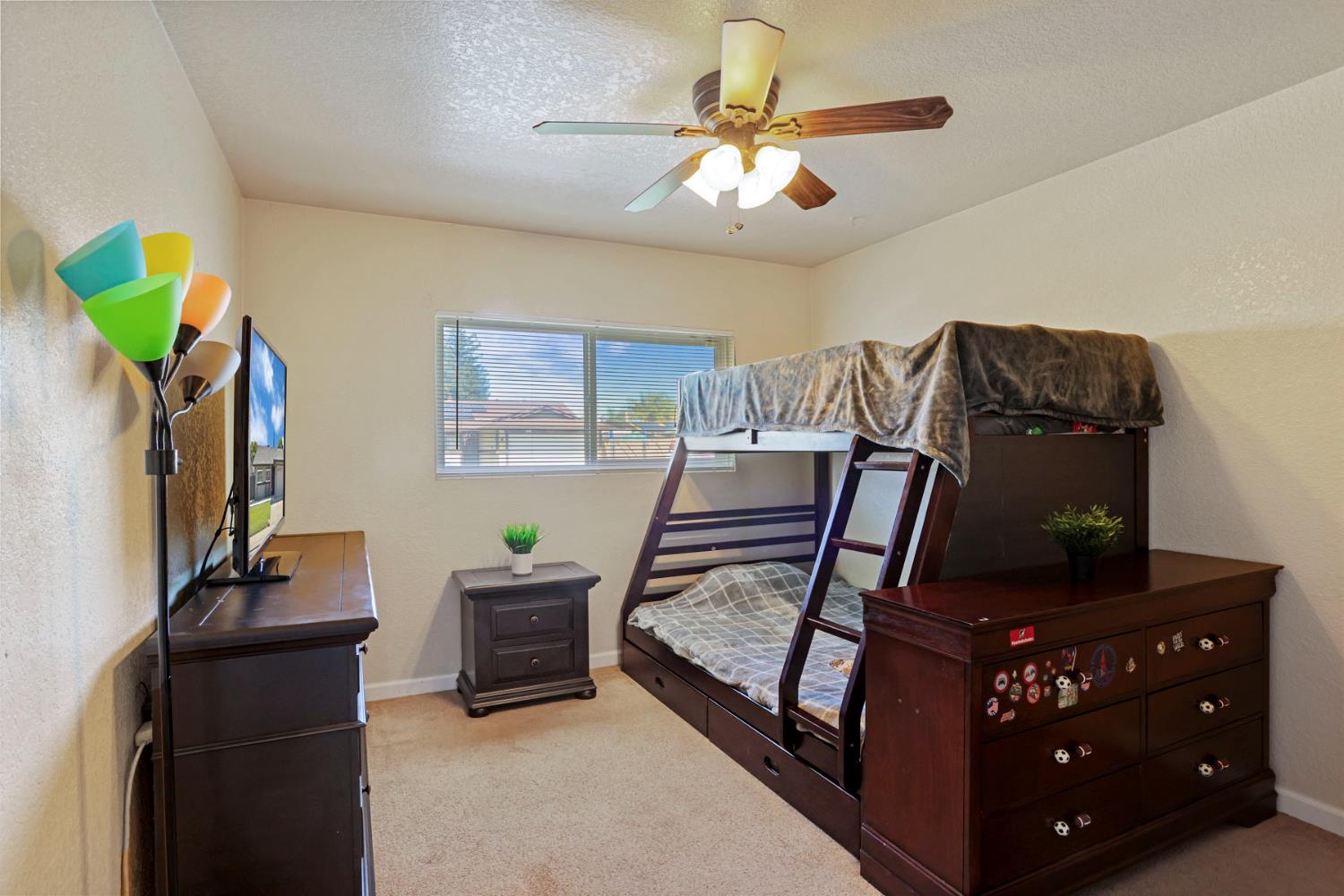 822 Buchanon Ln, Manteca, CA 95336