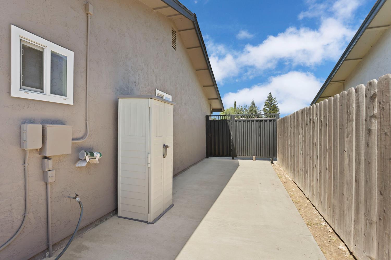 822 Buchanon Ln, Manteca, CA 95336