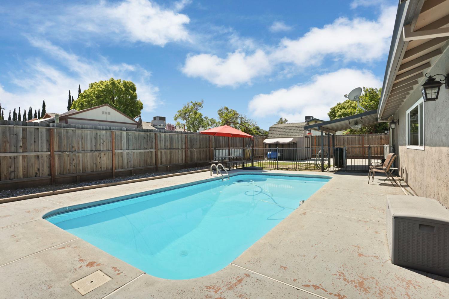 822 Buchanon Ln, Manteca, CA 95336