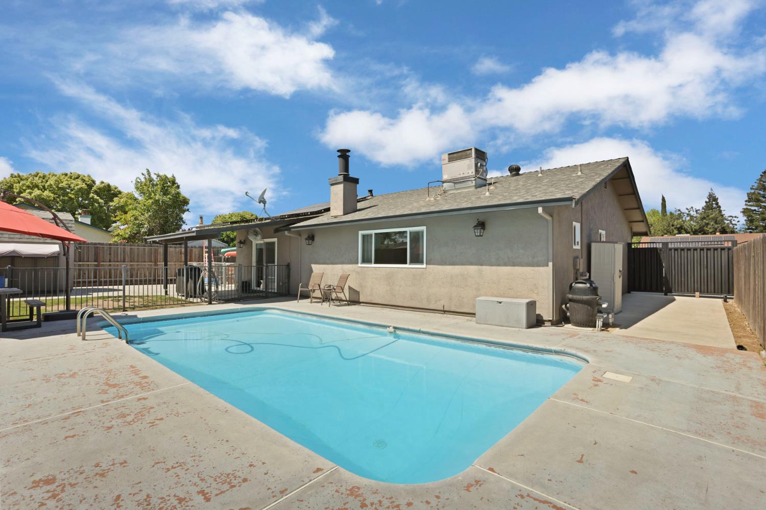 822 Buchanon Ln, Manteca, CA 95336