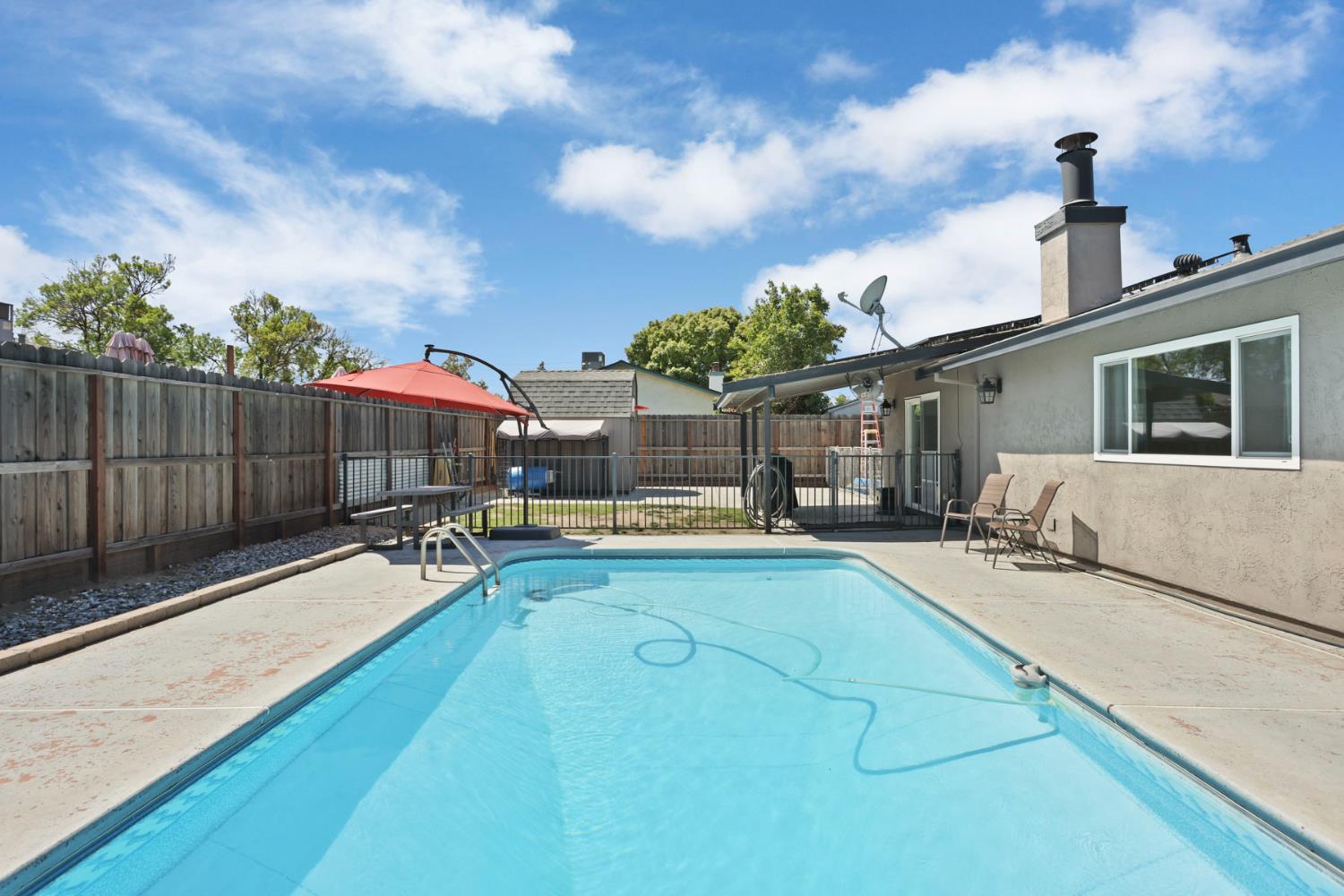 822 Buchanon Ln, Manteca, CA 95336