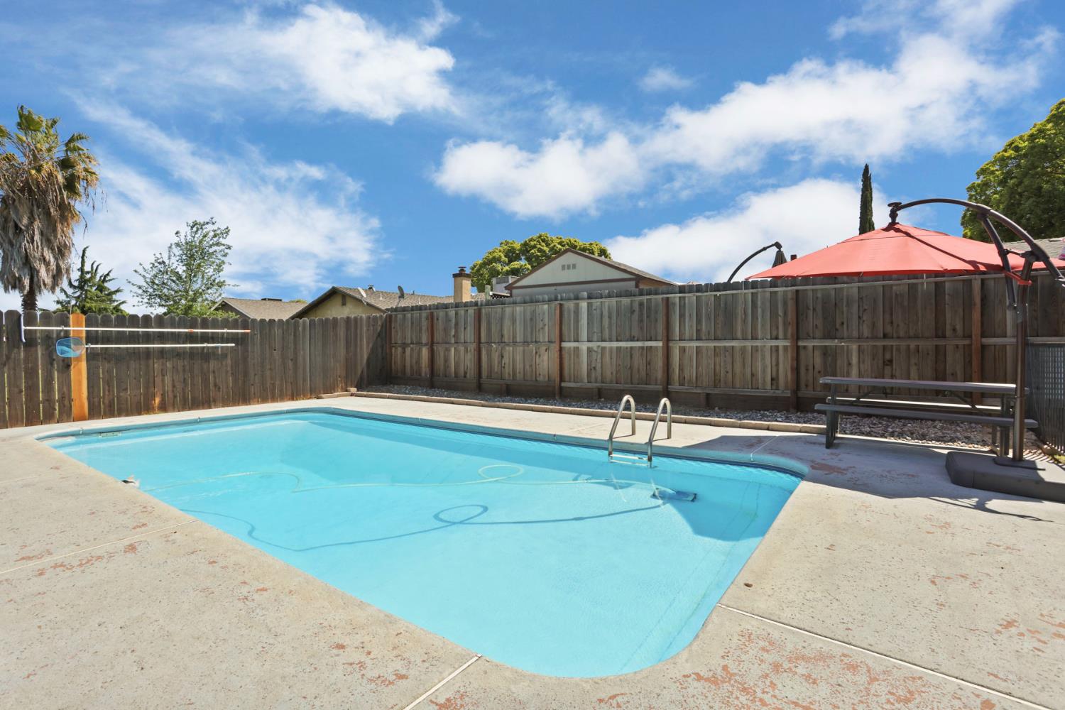 822 Buchanon Ln, Manteca, CA 95336