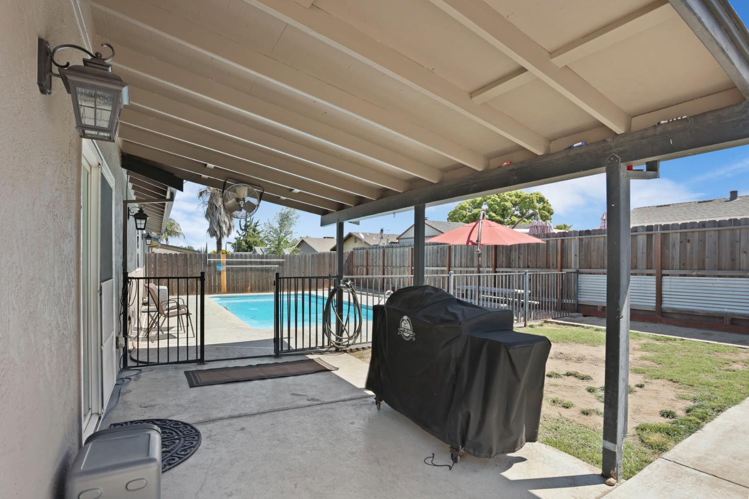 822 Buchanon Ln, Manteca, CA 95336