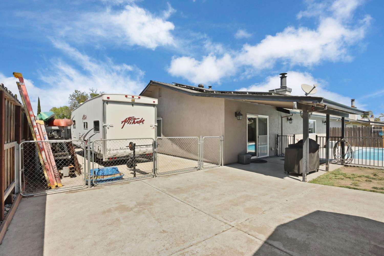 822 Buchanon Ln, Manteca, CA 95336