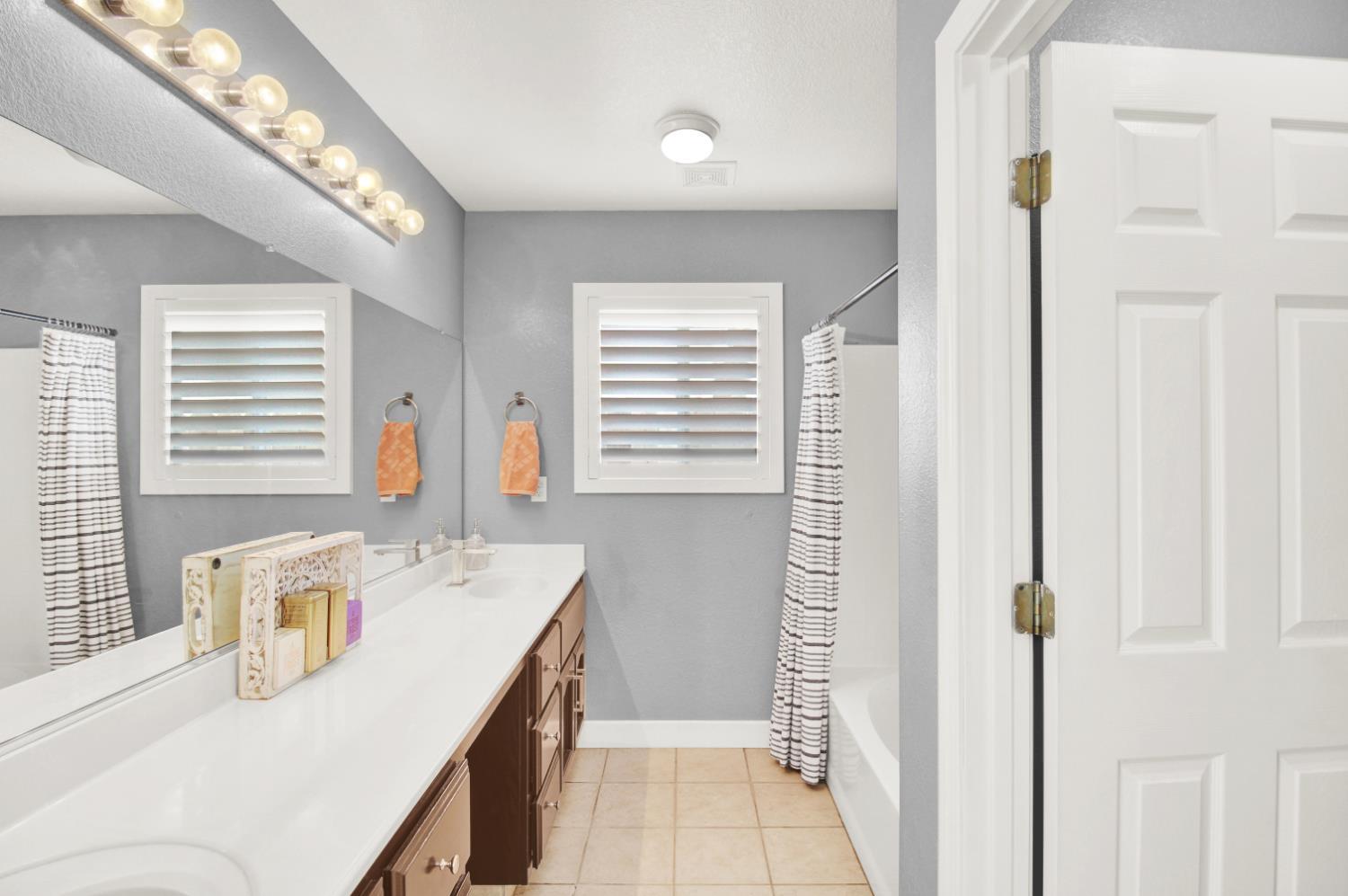 5819 Webb St, Riverbank, CA 95367