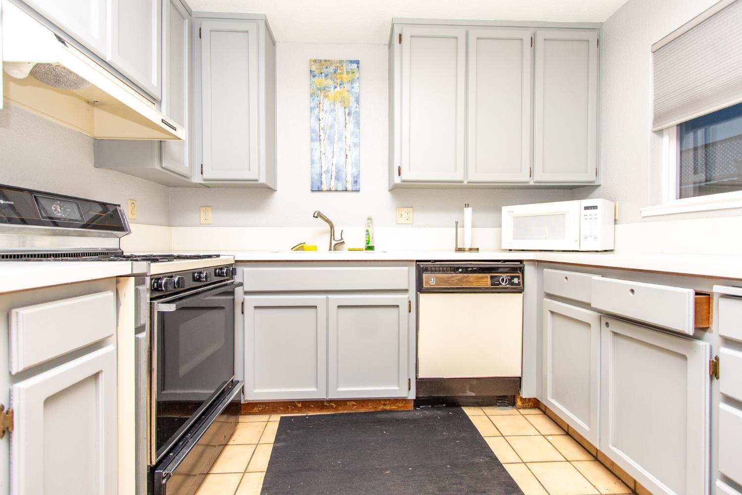 2204 Camborne Dr, Modesto, CA 95356