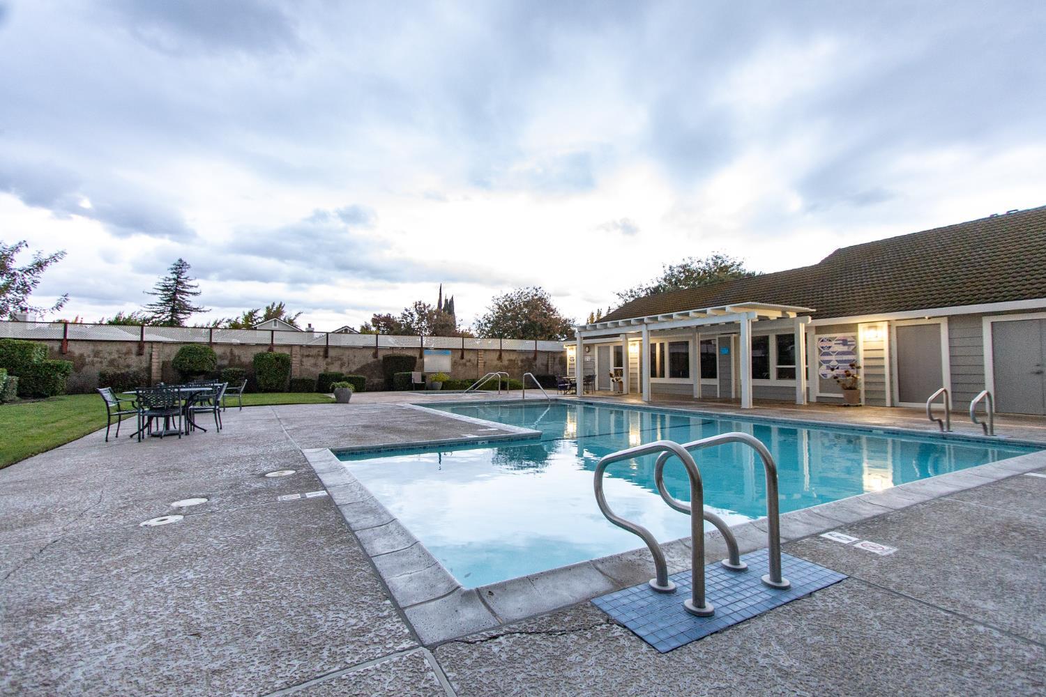 2204 Camborne Dr, Modesto, CA 95356