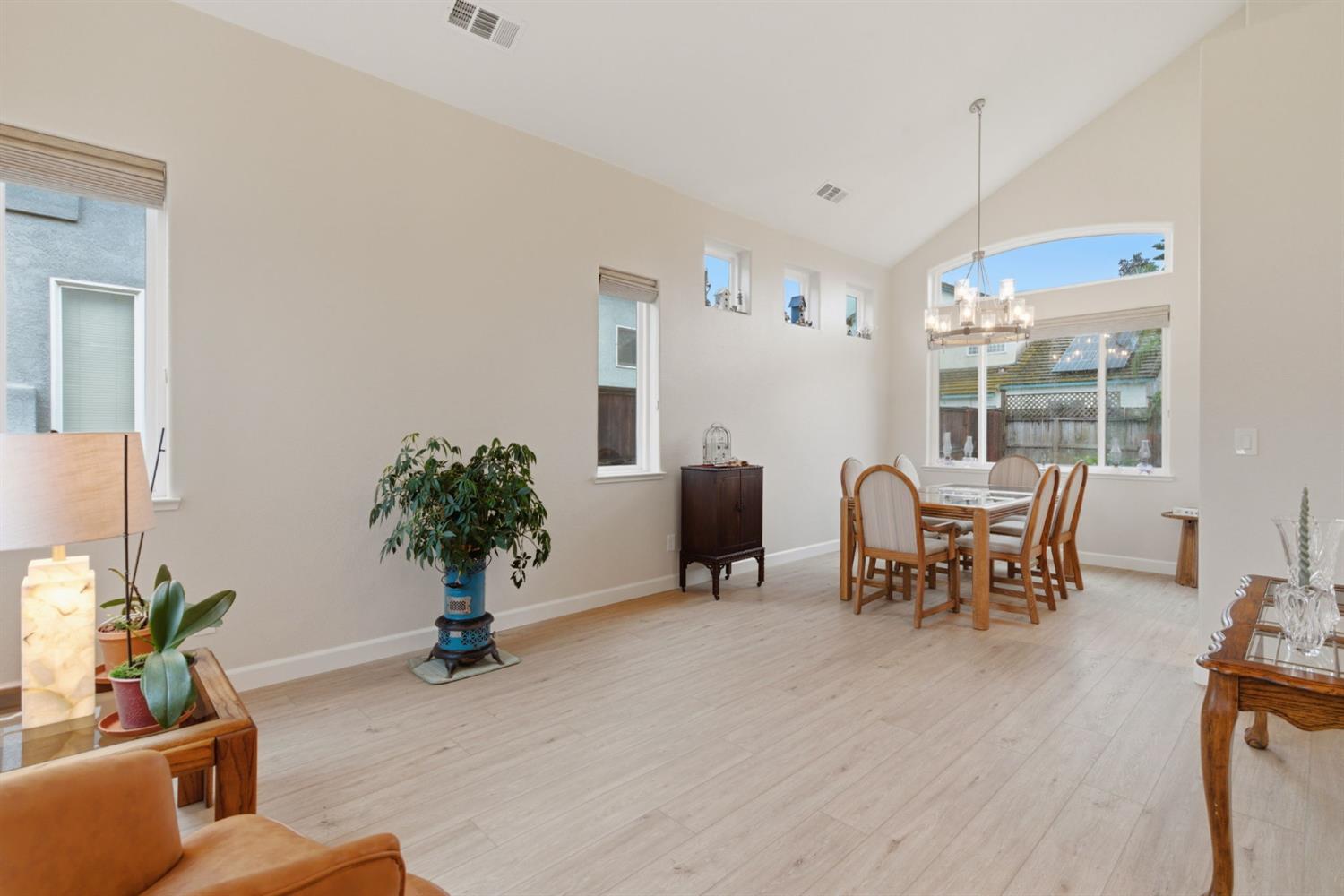 1754 Komenich Dr, Manteca, CA 95336