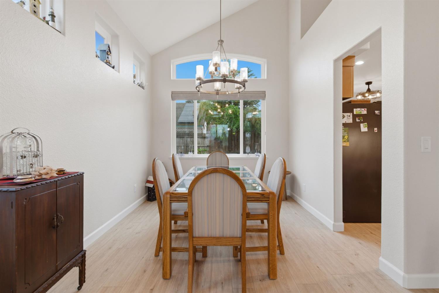 1754 Komenich Dr, Manteca, CA 95336