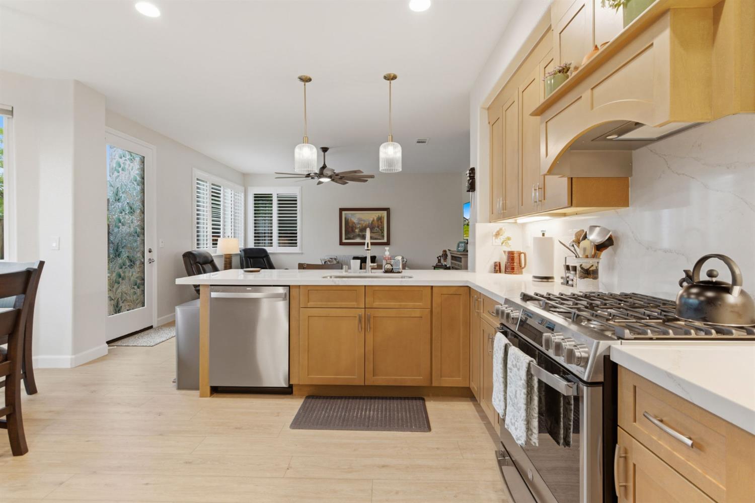 1754 Komenich Dr, Manteca, CA 95336