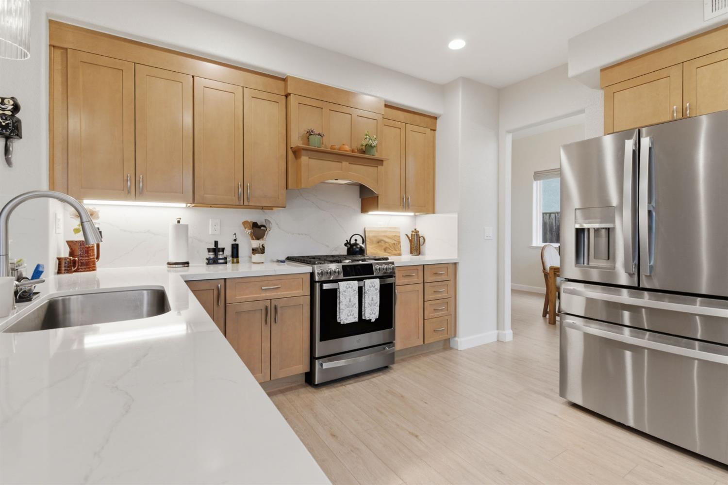 1754 Komenich Dr, Manteca, CA 95336