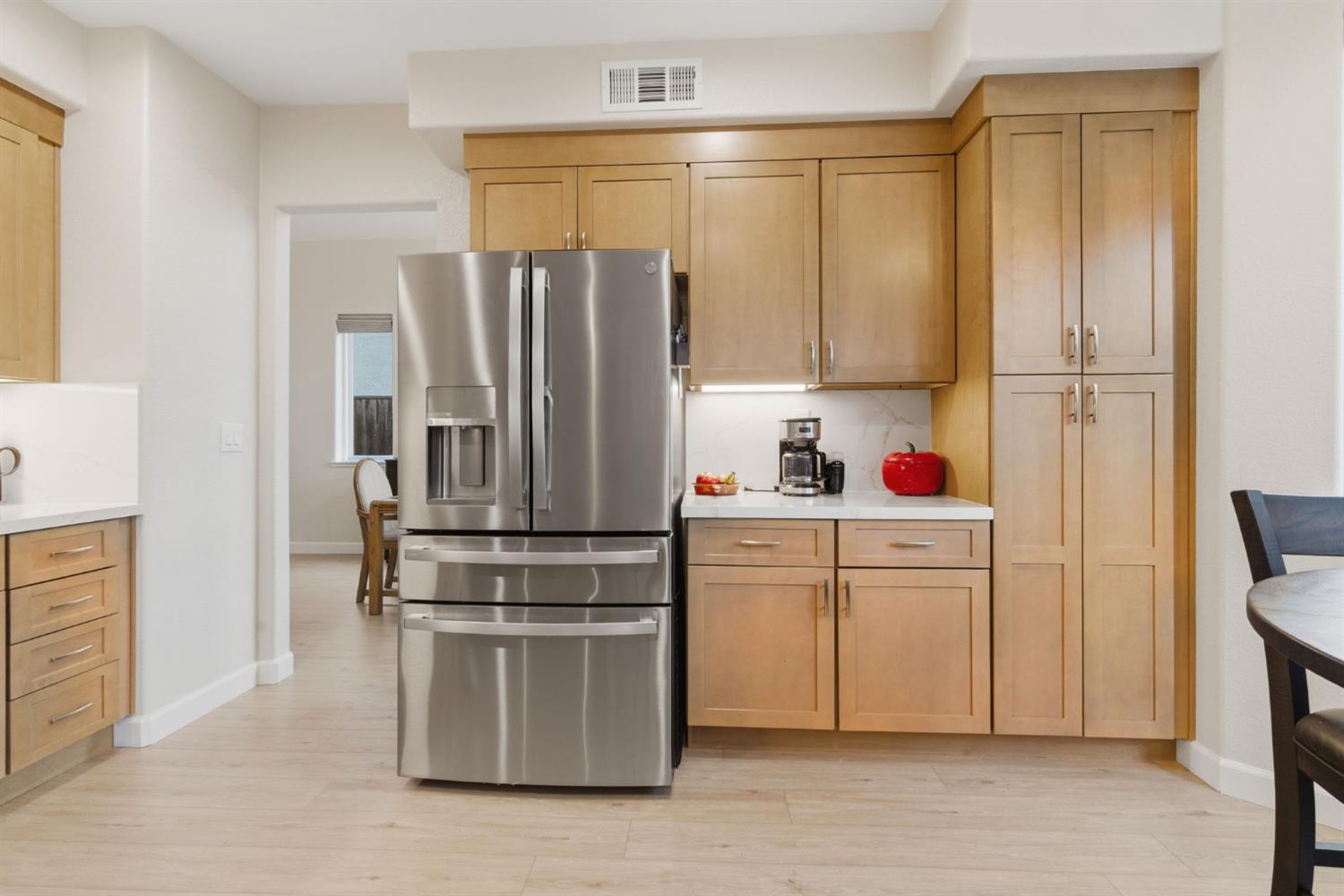 1754 Komenich Dr, Manteca, CA 95336