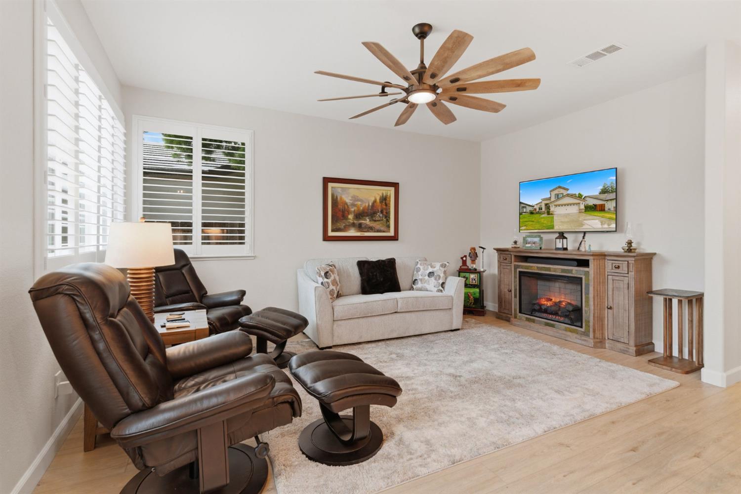 1754 Komenich Dr, Manteca, CA 95336