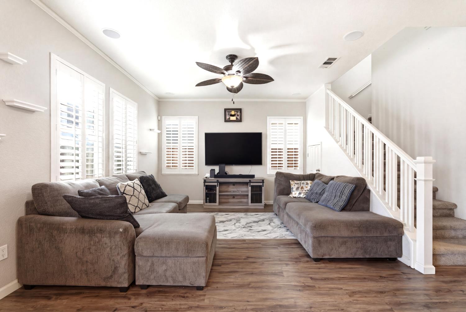 1574 Hearthsong Dr, Manteca, CA 95337