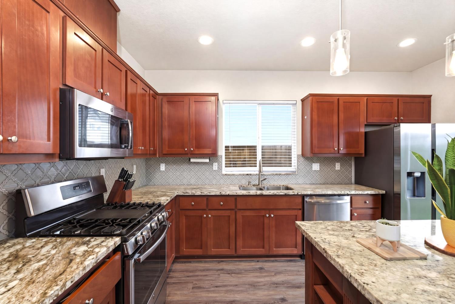 1574 Hearthsong Dr, Manteca, CA 95337