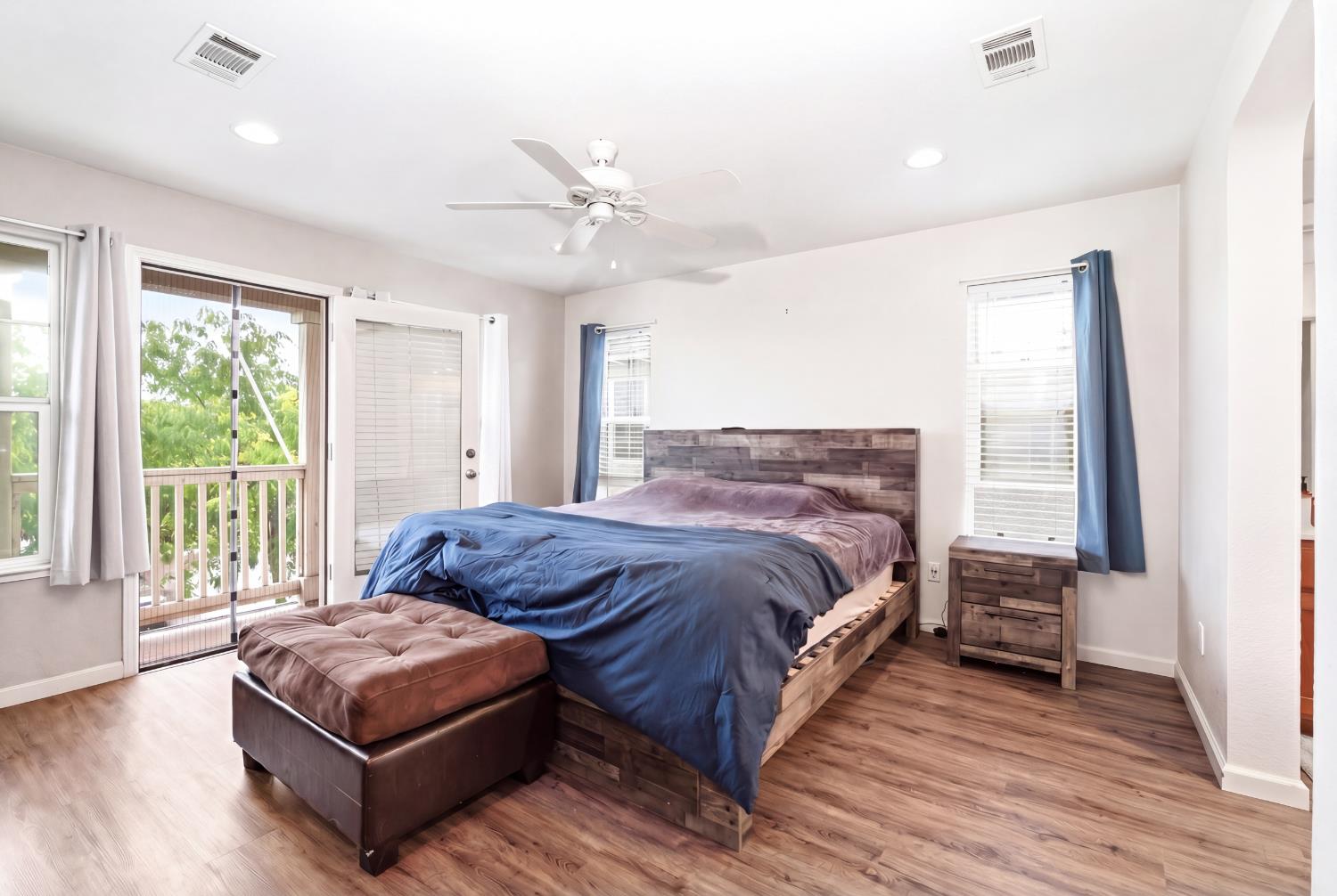 1574 Hearthsong Dr, Manteca, CA 95337