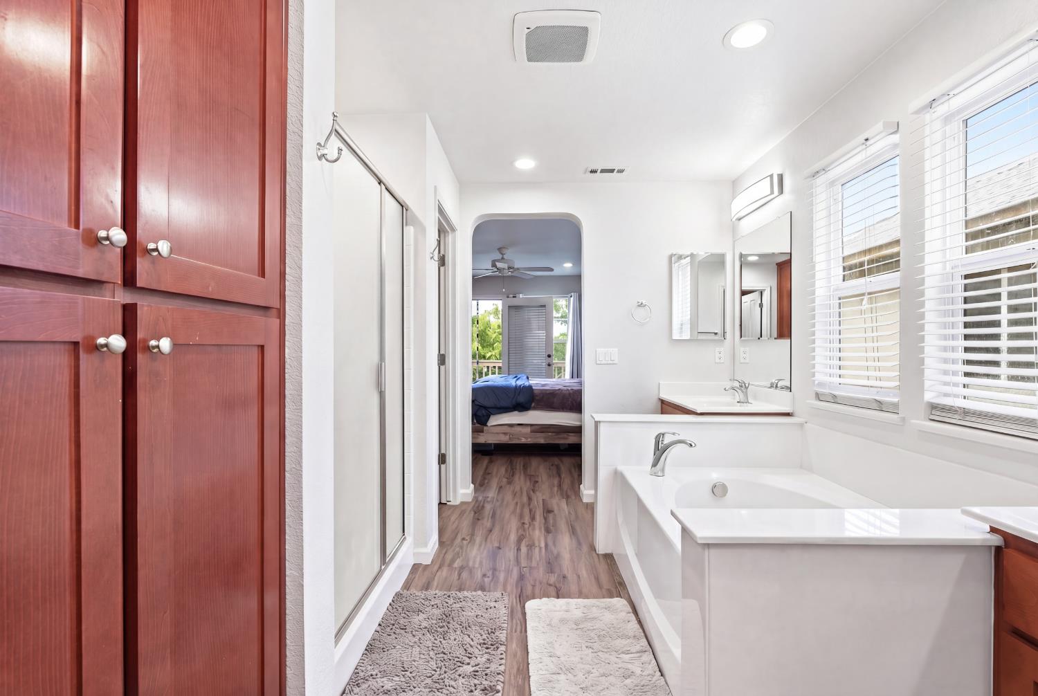 1574 Hearthsong Dr, Manteca, CA 95337