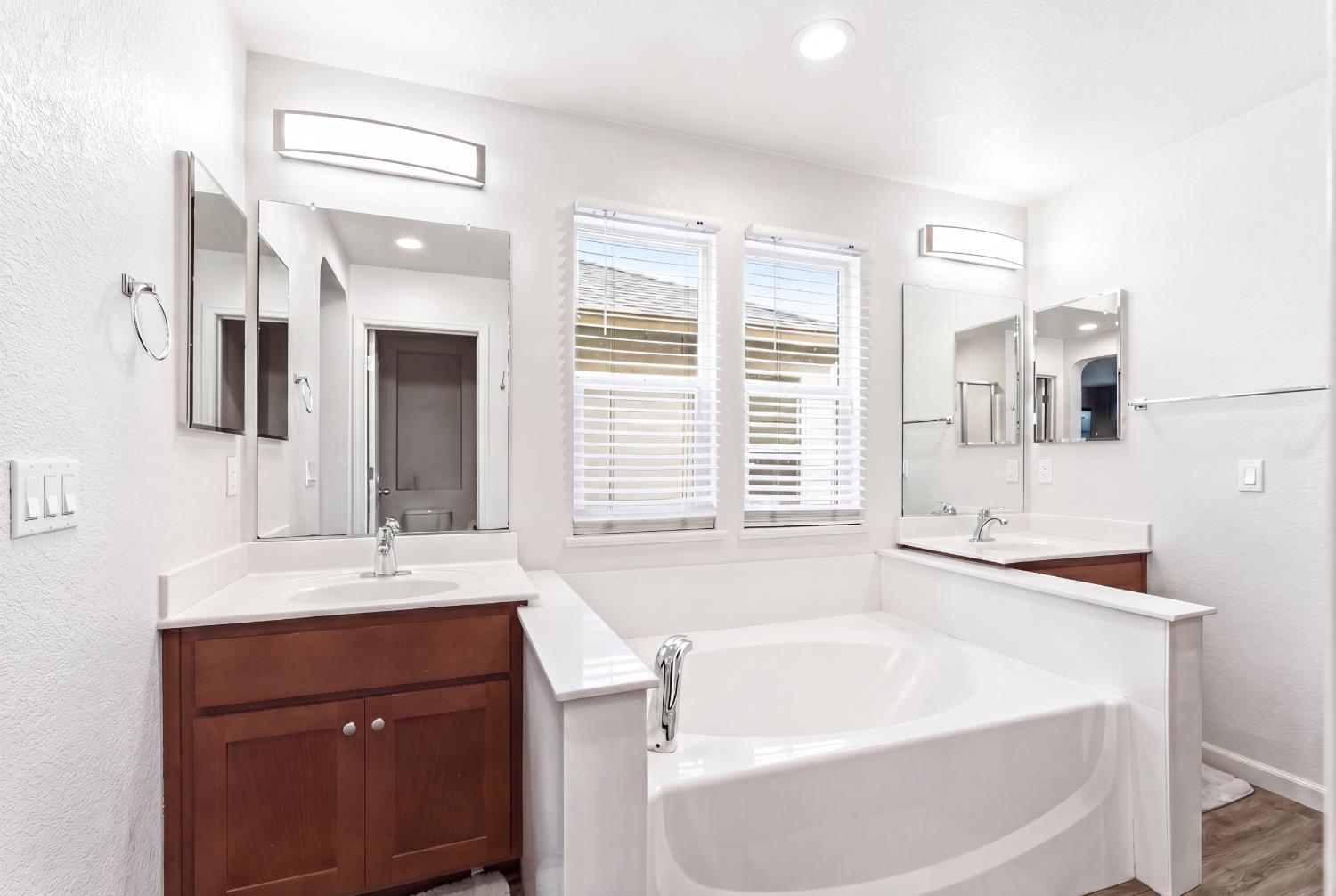 1574 Hearthsong Dr, Manteca, CA 95337