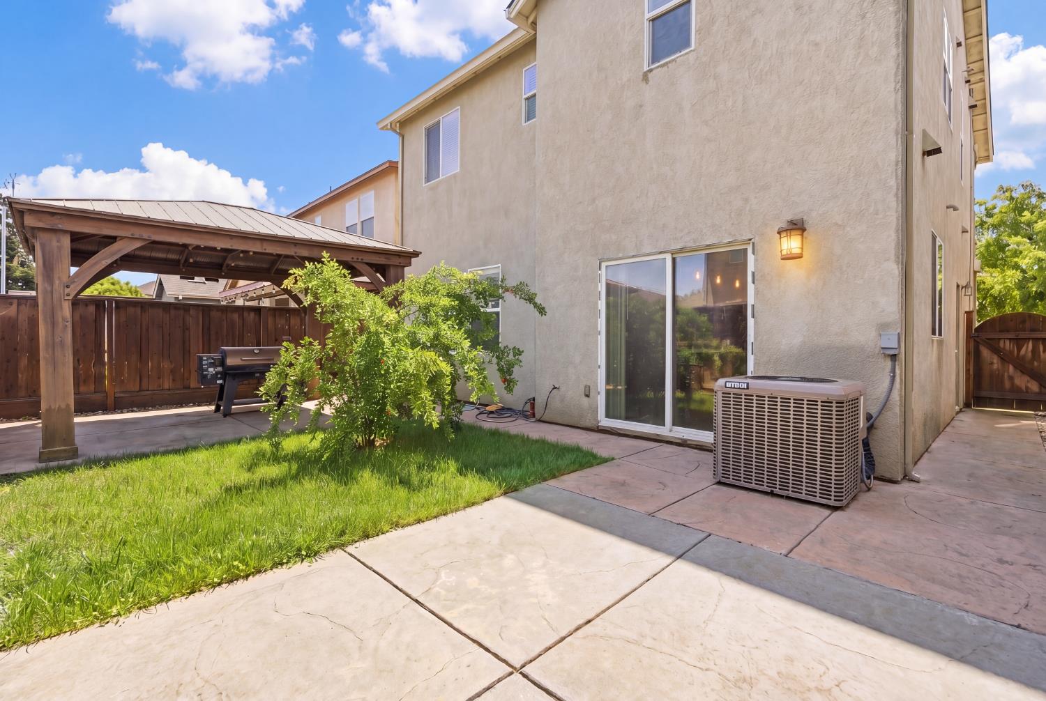 1574 Hearthsong Dr, Manteca, CA 95337