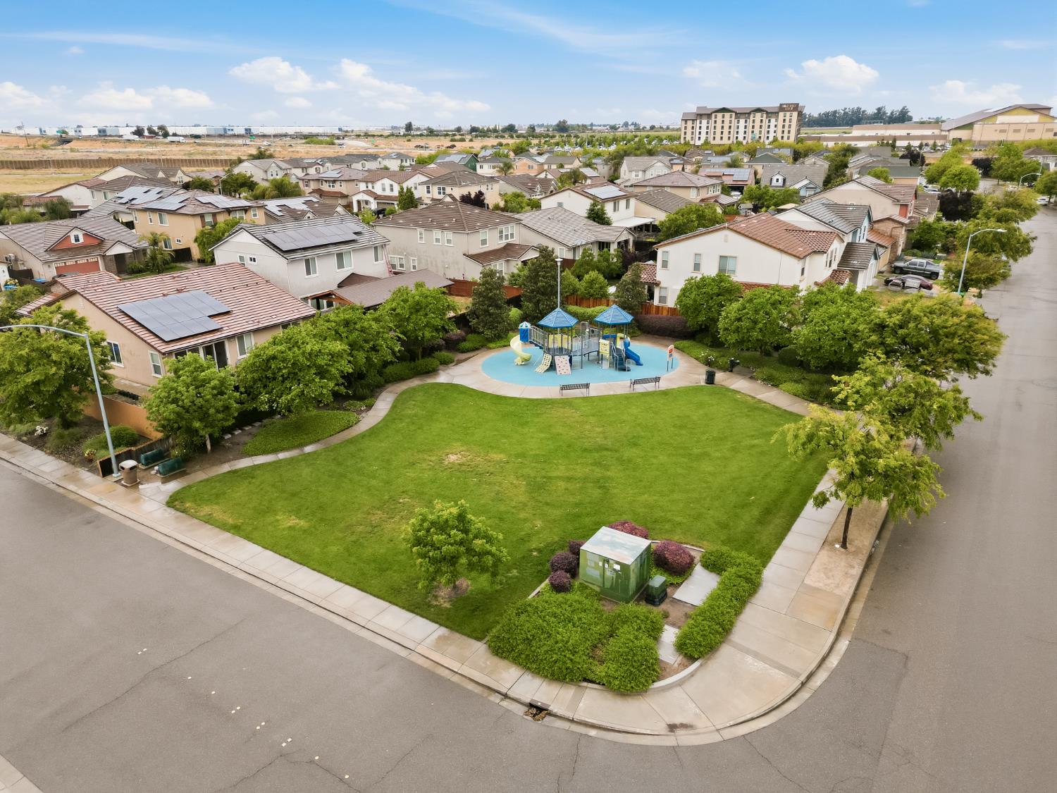 1574 Hearthsong Dr, Manteca, CA 95337