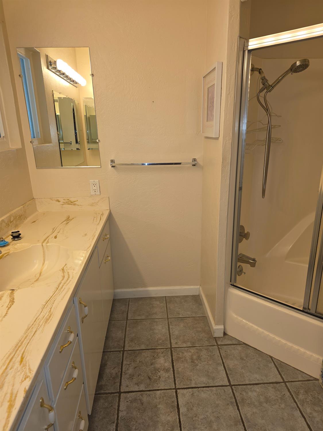 2706 W Ashlan Ave #25, Fresno, CA 93705