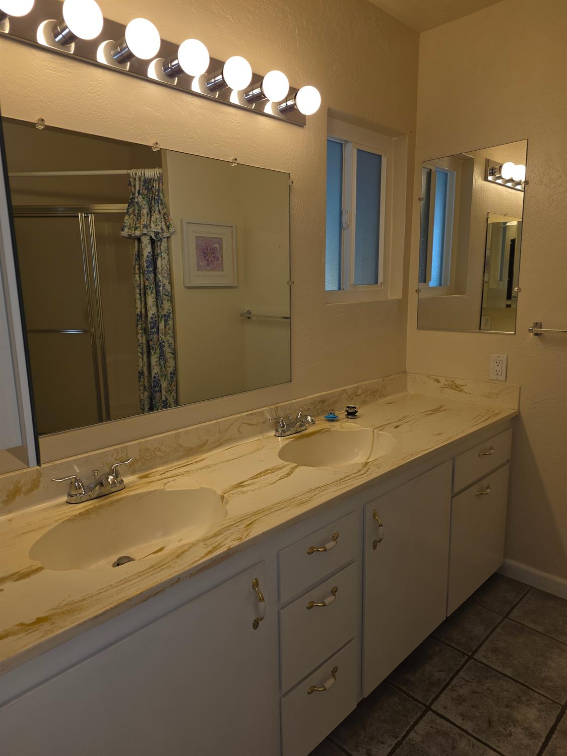 2706 W Ashlan Ave #25, Fresno, CA 93705
