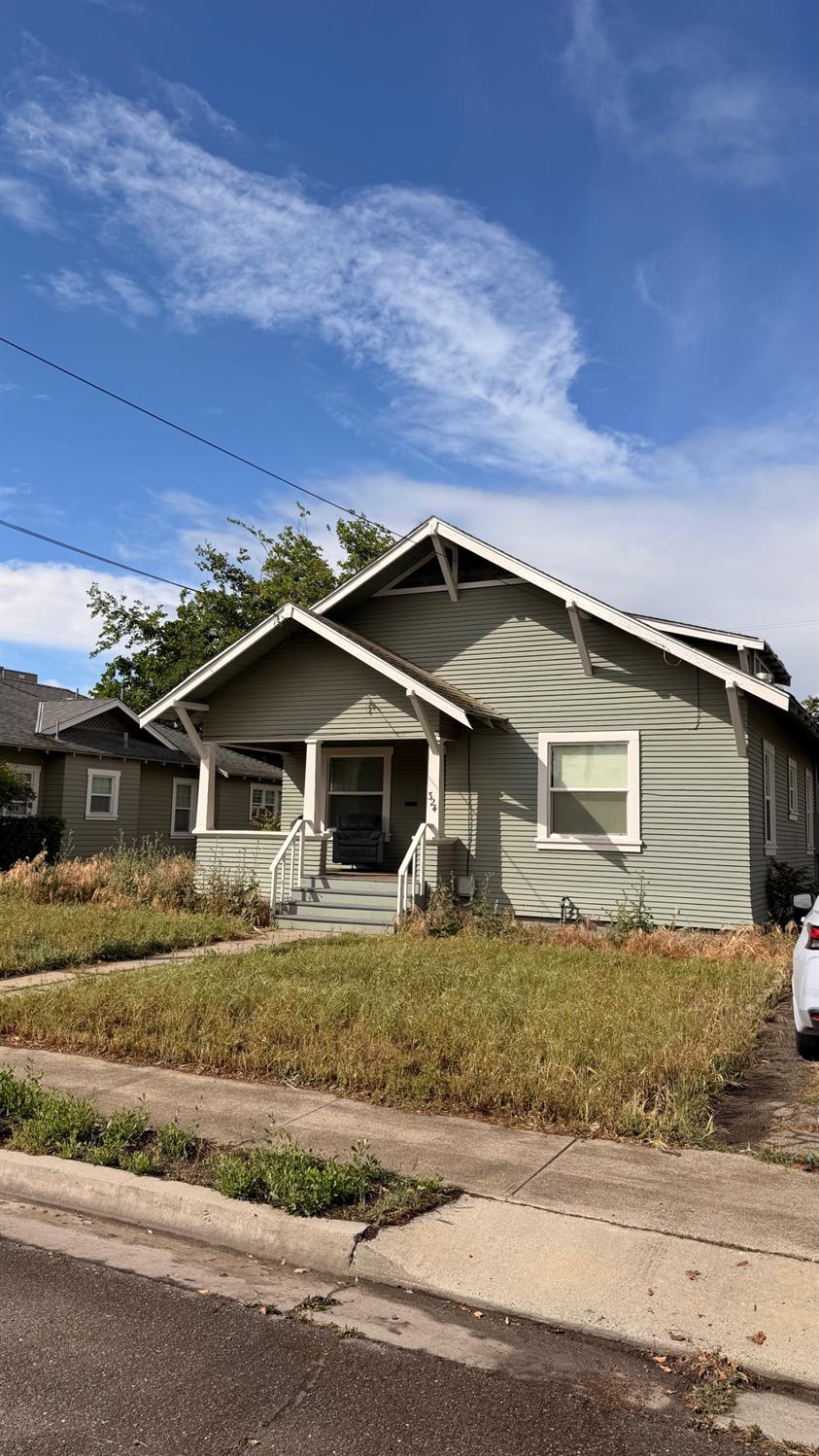 324 S Church Ave, Oakdale, CA 95361