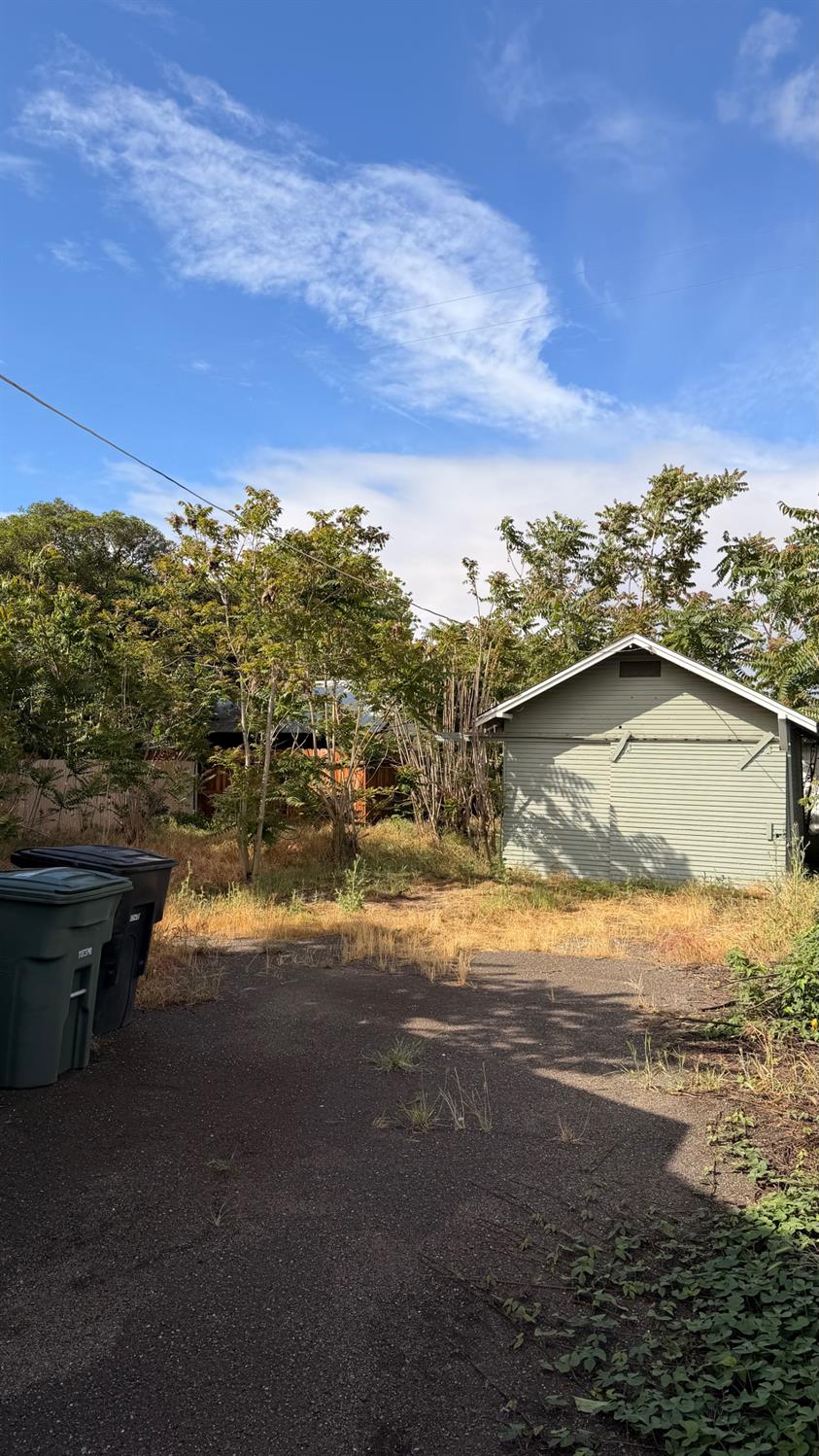 324 S Church Ave, Oakdale, CA 95361