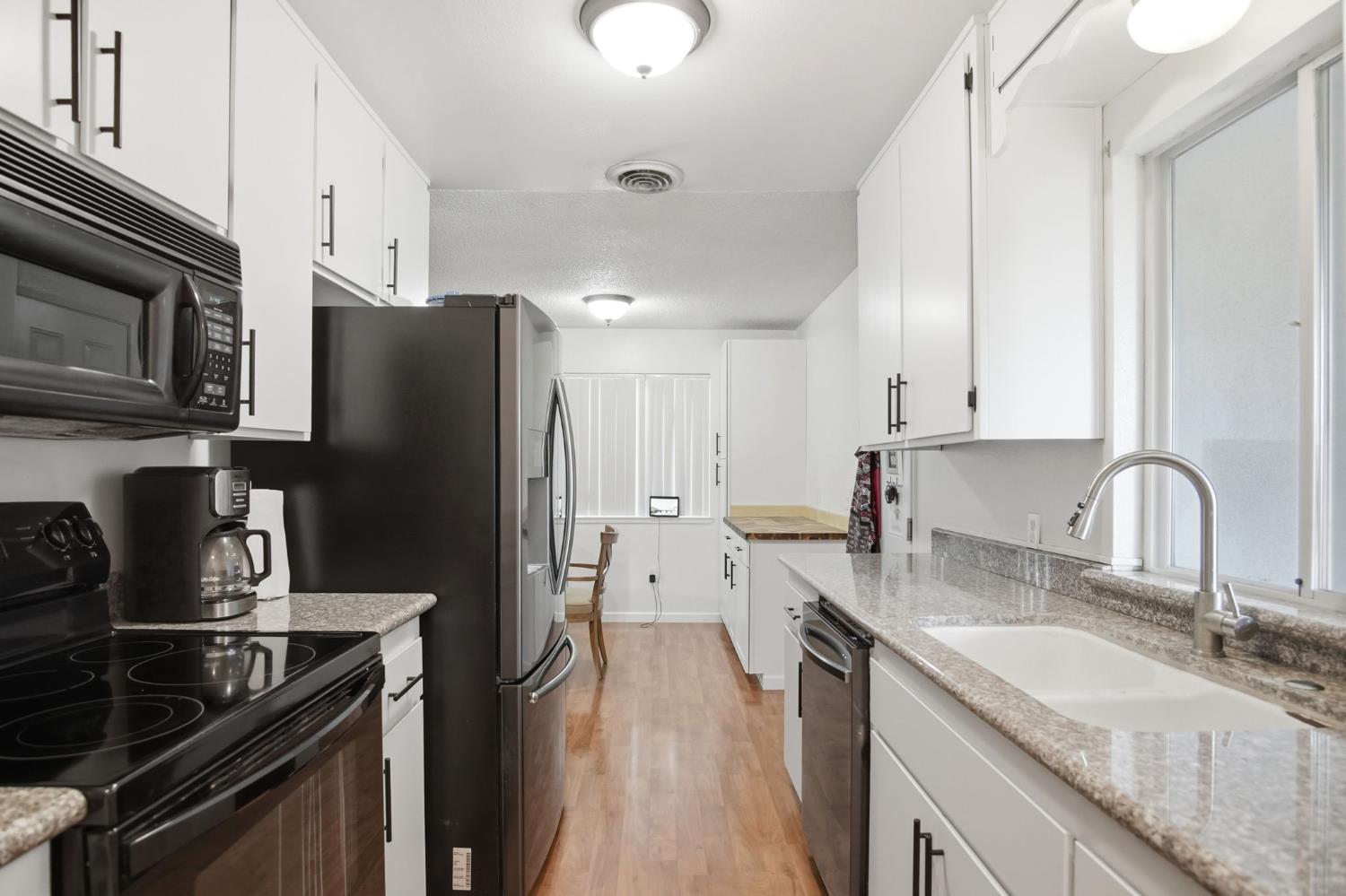 2005 ROTH Ct, Turlock, CA 95380