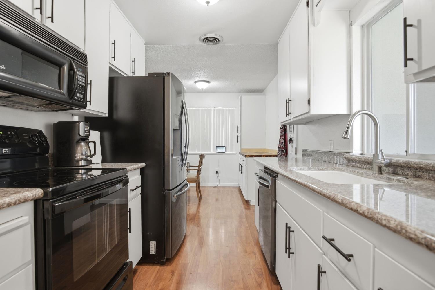 2005 ROTH Ct, Turlock, CA 95380