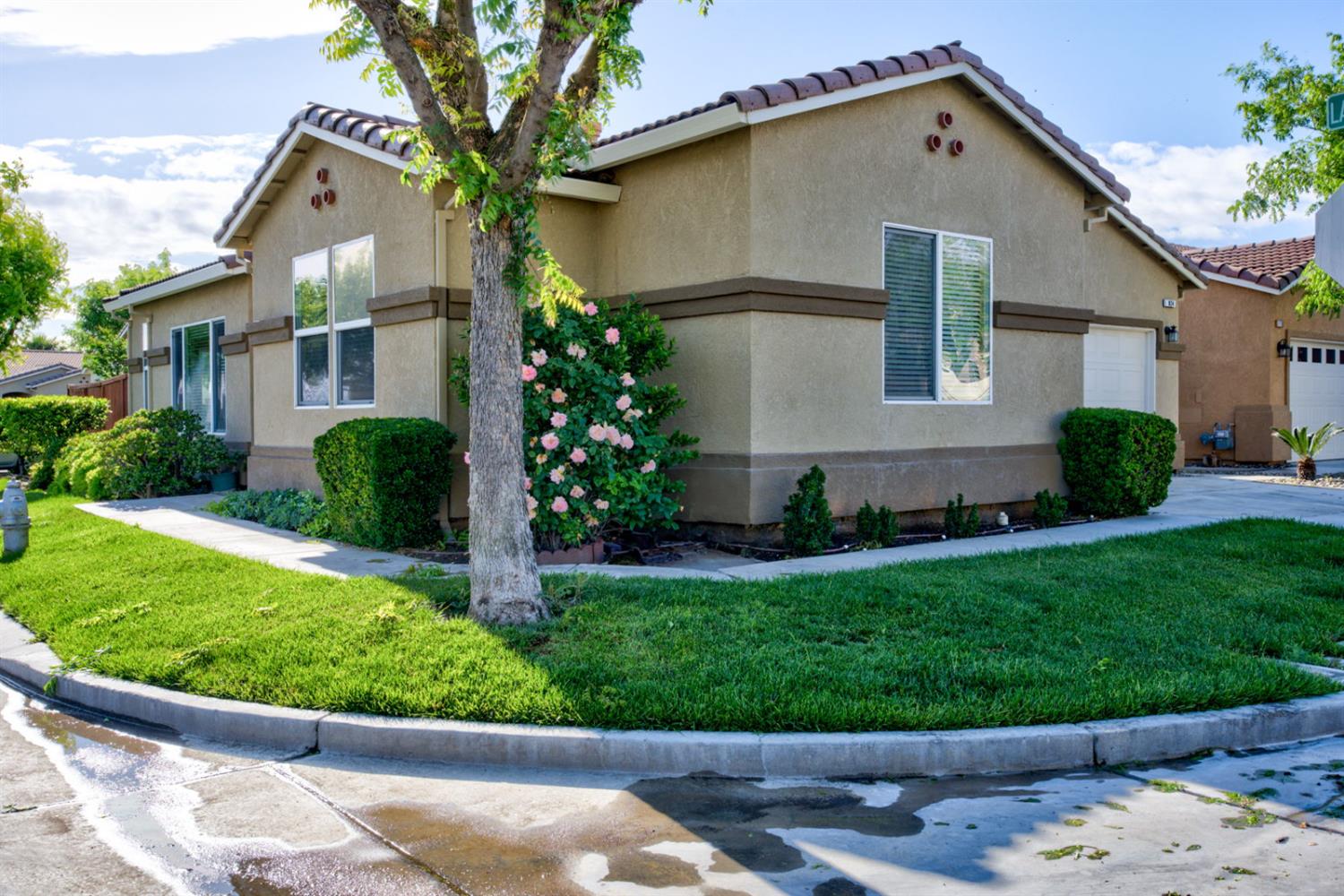 824 El Tesoro Ln, Los Banos, CA 93635