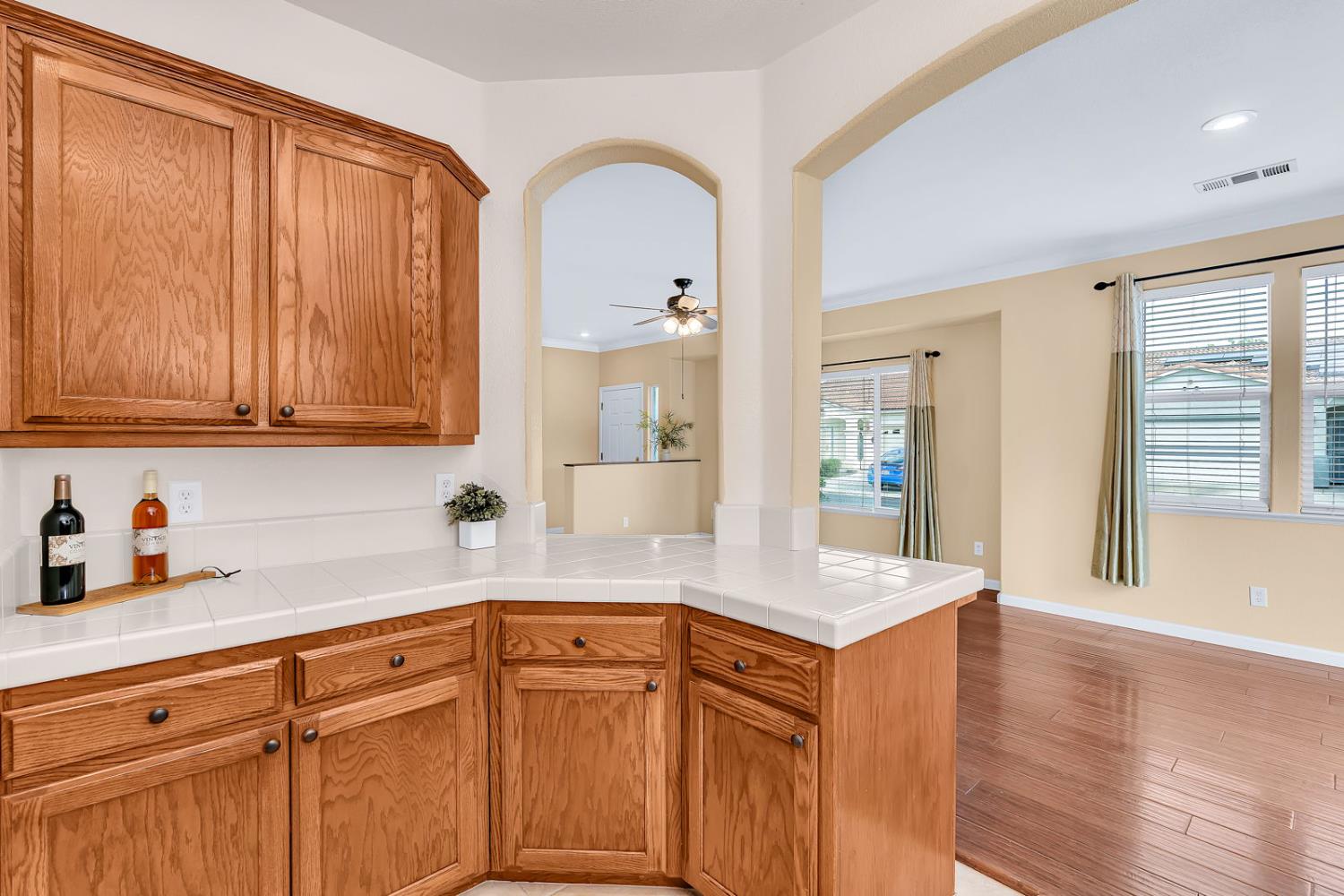 824 El Tesoro Ln, Los Banos, CA 93635