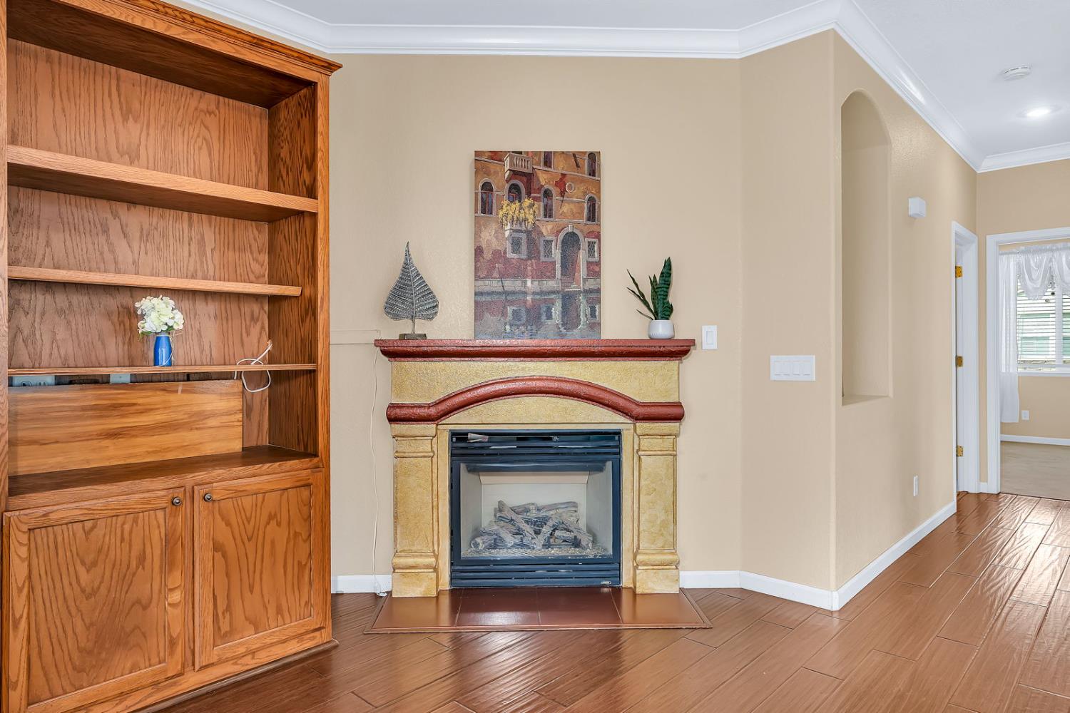 824 El Tesoro Ln, Los Banos, CA 93635