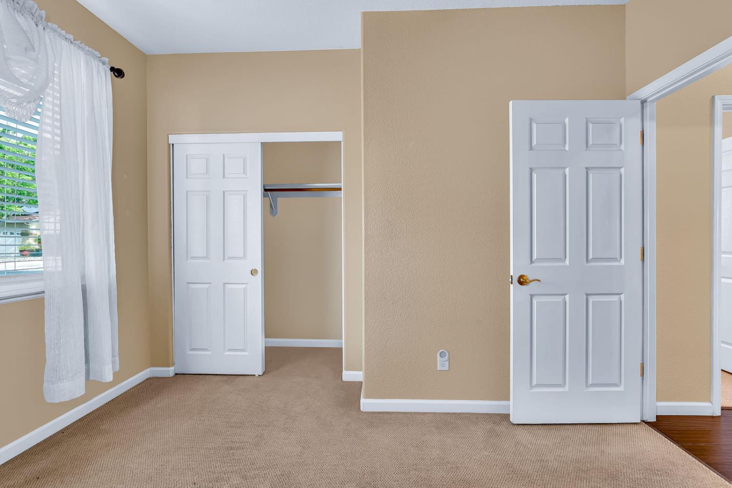 824 El Tesoro Ln, Los Banos, CA 93635