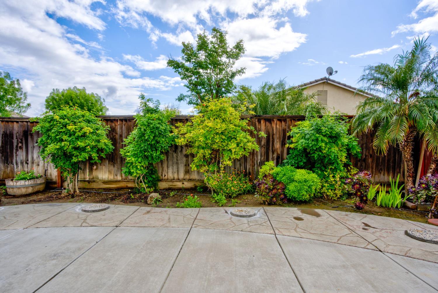 824 El Tesoro Ln, Los Banos, CA 93635