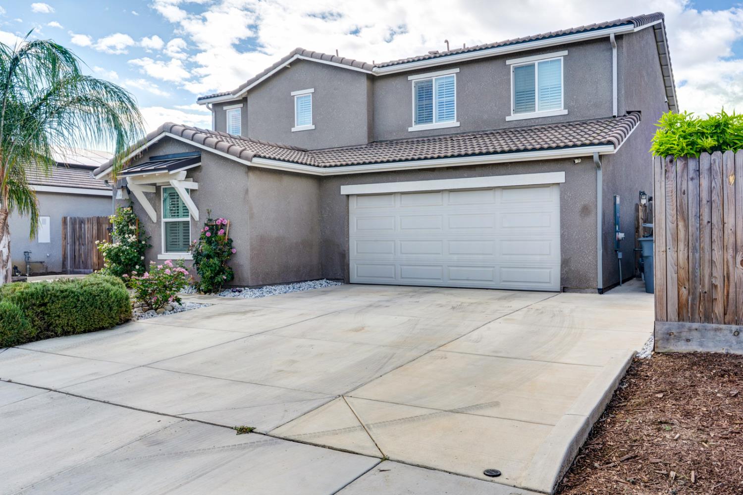 409 Sansoni St, Los Banos, CA 93635