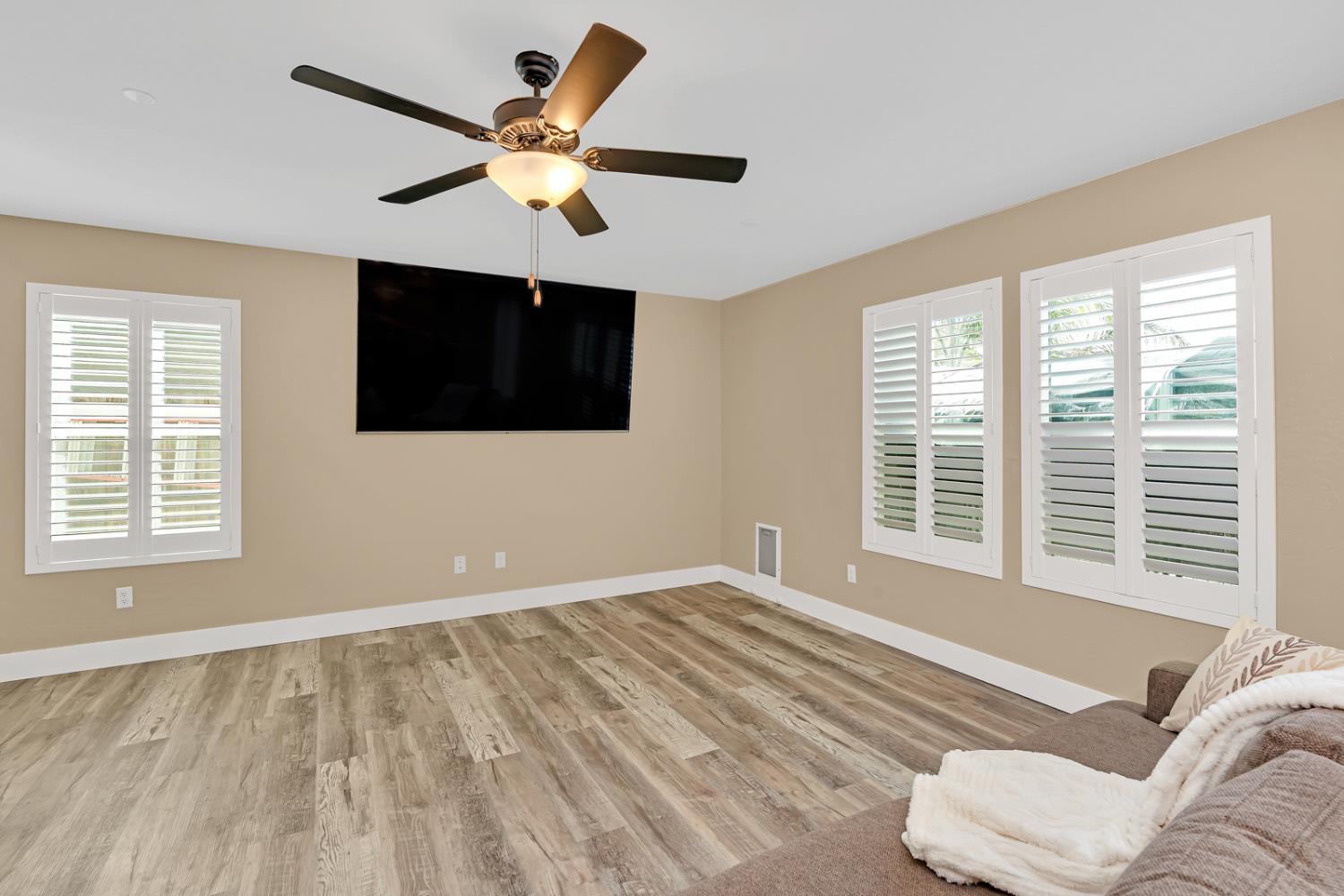 409 Sansoni St, Los Banos, CA 93635