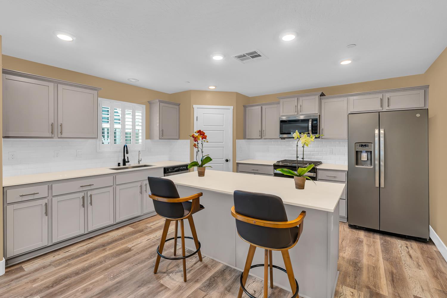 409 Sansoni St, Los Banos, CA 93635