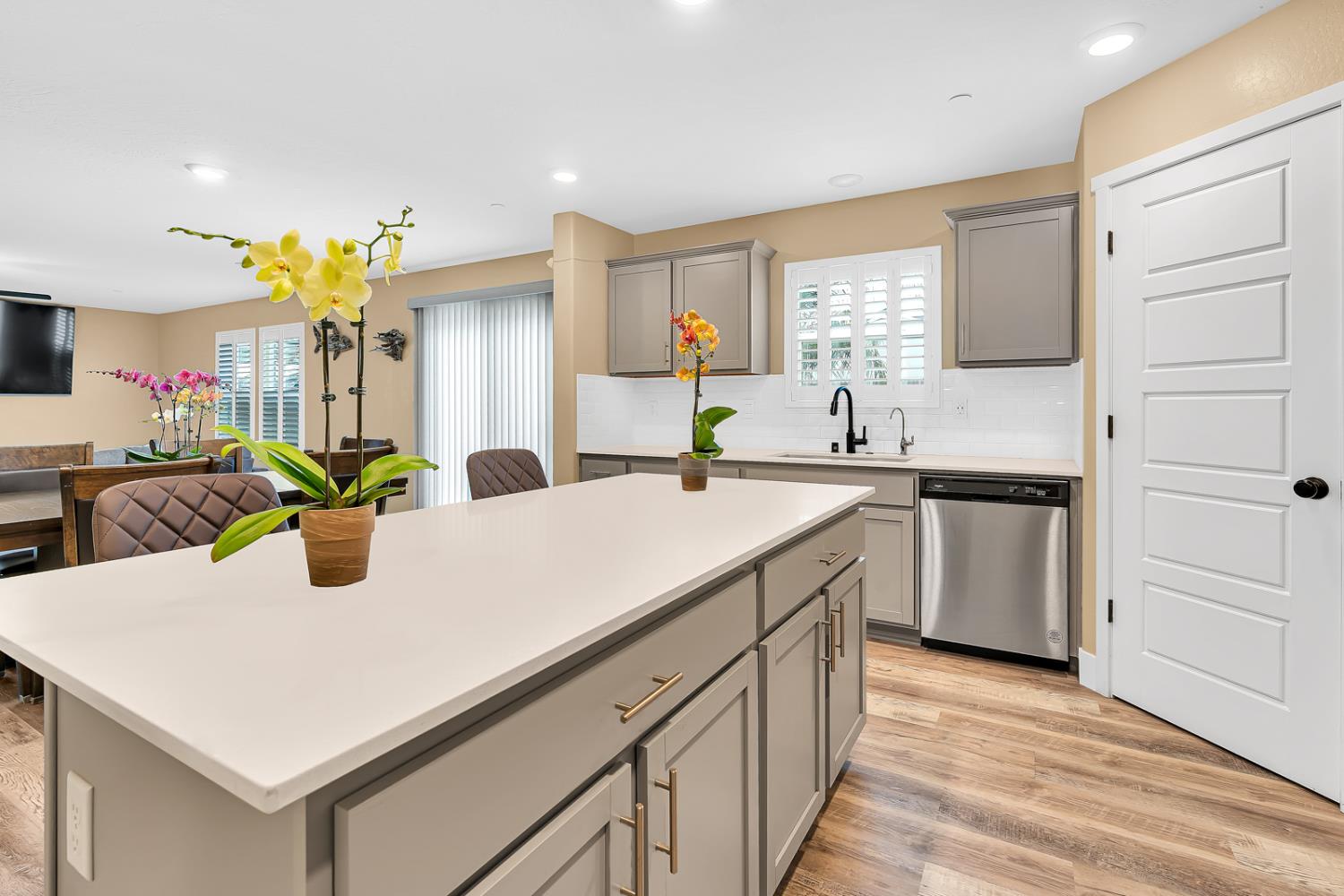 409 Sansoni St, Los Banos, CA 93635