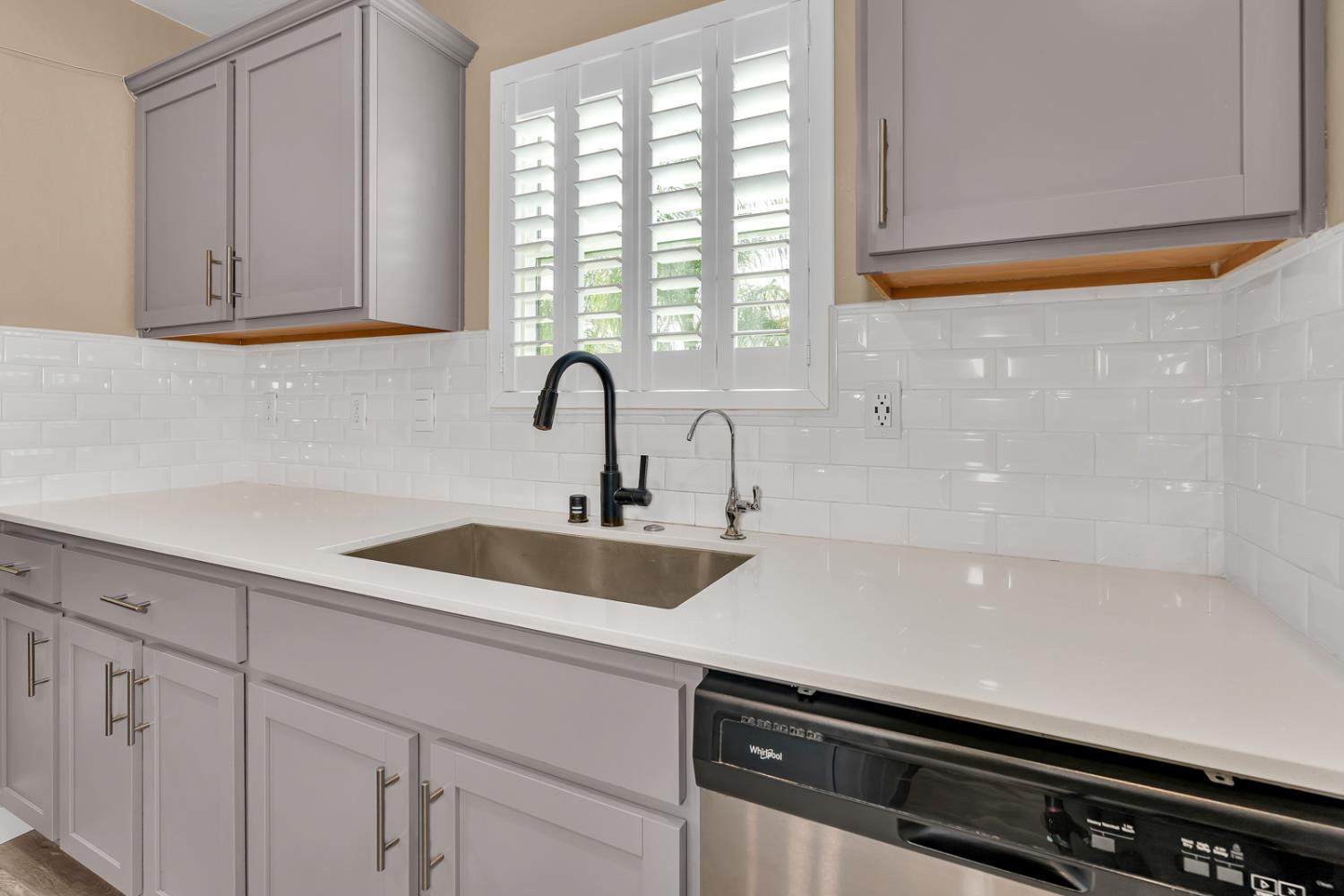 409 Sansoni St, Los Banos, CA 93635