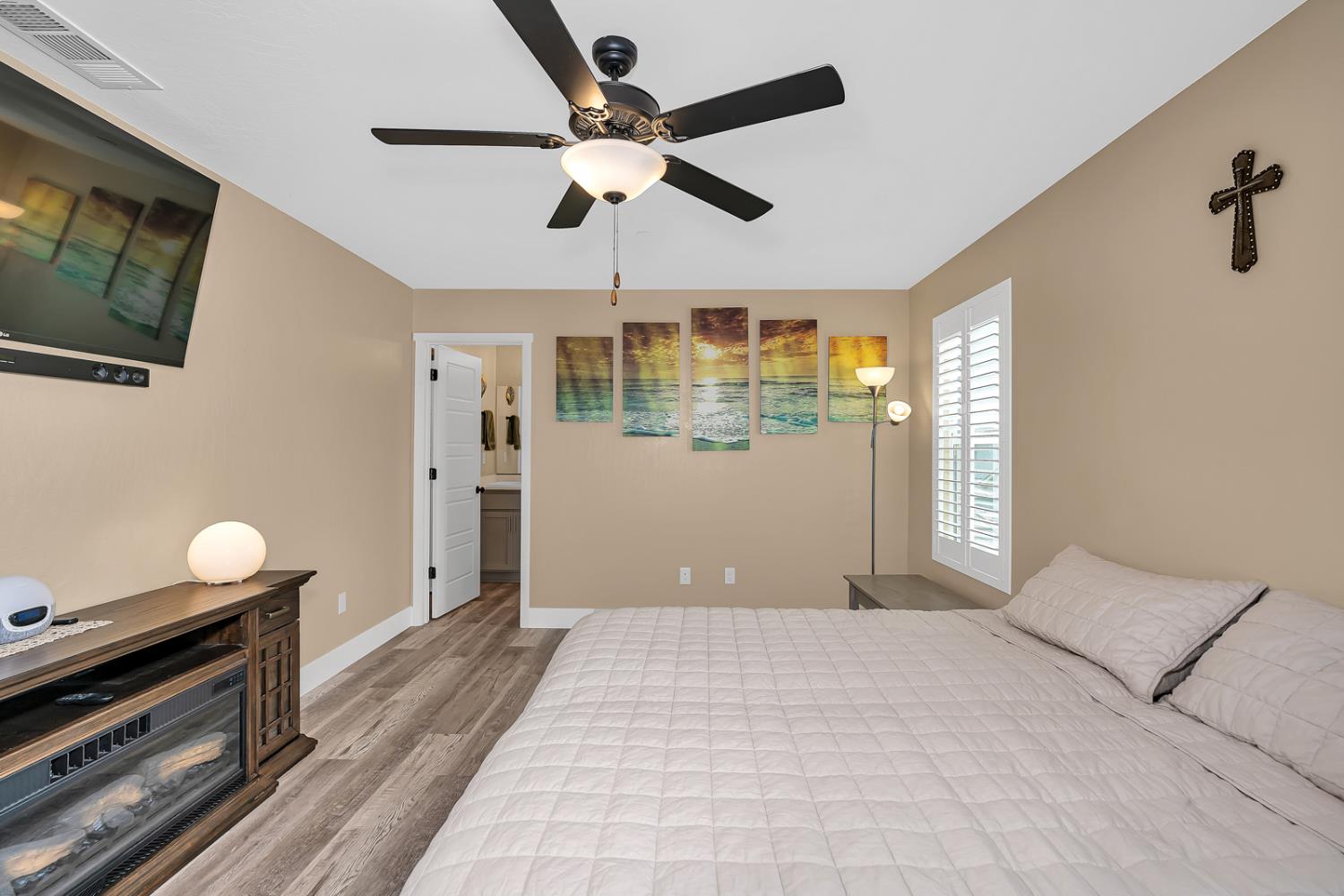 409 Sansoni St, Los Banos, CA 93635