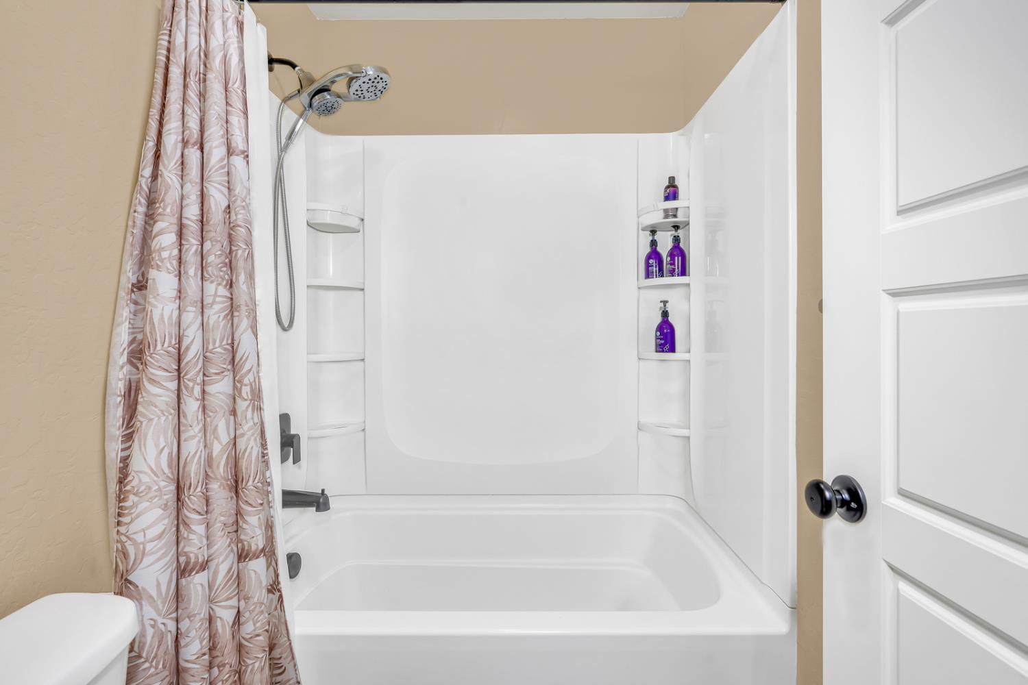 409 Sansoni St, Los Banos, CA 93635