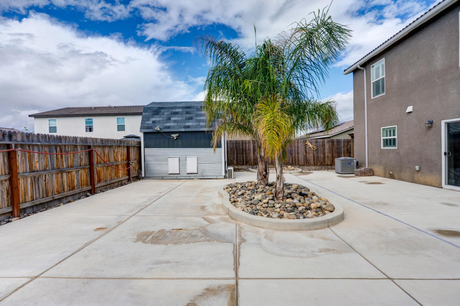 409 Sansoni St, Los Banos, CA 93635